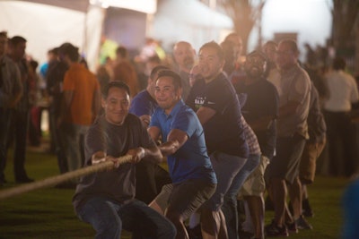 Organizers provided a variety of fun options, including live music, individual activities, and group competitions such as tug-of-war.
