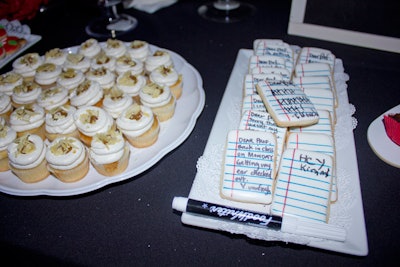 Guests could decorate clever notebook cookies.