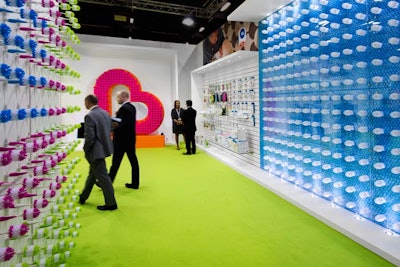 At Kind & Jugend, a trade show for baby and toddler products that took place in Germany in September 2015, Pinnacle Exhibits designed a colorful booth for Munchkin inspired by the company’s offices in California, which house an expansive collection of street art. The company’s products were integrated into the design.