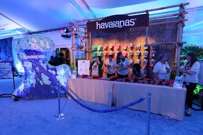 Havaianas gave away flip-flops, alongside an ocean wave sculpted out of the brand's signature sandals.