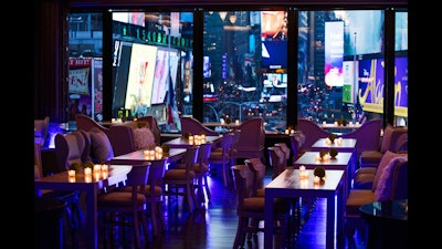 R Lounge Night(1) – An intimate setting with an amazing Times Square view