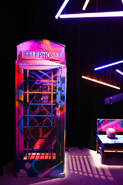 The London-theme design included a colorful neon replica of the city's signature red telephone booth as part of a city-street installation. Guests could listen to music when picking up the phone.