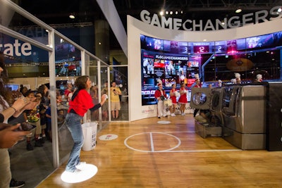 To introduce fans to LG’s new TwinWash system, organizers built a mini basketball court with LED LG logos embedded in the floor. As the logos illuminated, fans had to run to those spots and then throw T-shirts into the LG front-load or SideKick mini washer to earn points.
