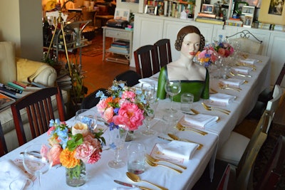 In October 2016, art advisor Alexandra Porter hosted a dinner at her home to celebrate Tefaf—a fair for art, antiques, and design—and its arrival in New York. The tablescape featured a Gerard Mas Lady of Lipstick bust and Rebecca Smith Ford trompe l'oeil paintings. The cake design was inspired by Porter’s own patterned carpet.