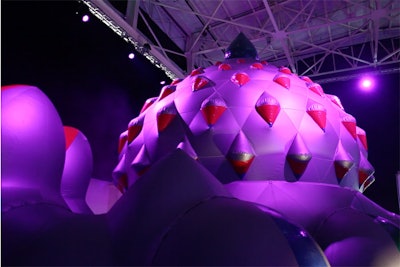 In the Exploratorium, three domes housed question-and-answer sessions, theater performances, and dance and musical entertainment.