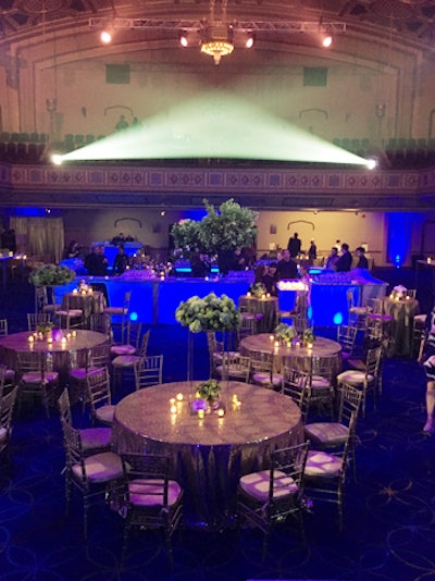 A four-sided bar stood in the center of the Grand Ballroom at the Manhattan Center.