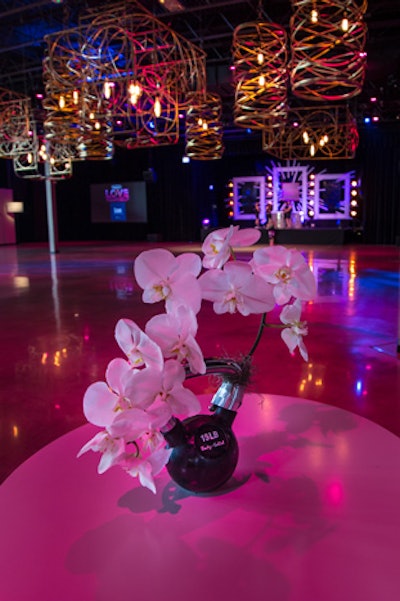 Kettlebells anchoring fresh orchids provided an accent for the “stylishly fit” affair.