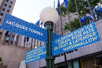 As with years past, signs styled after lampposts helped attendees navigate the food and wine stations placed around the rink and upper-level esplanade.