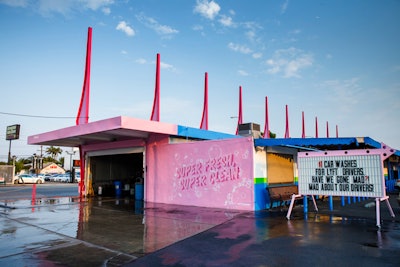 Other custom signs advertise the $1 car washes for all Lyft drivers, and the hashtag #LyftCarWash is on display.