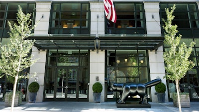 Crosby Street Hotel brings some humour in exaggerated volume with the presence of a 12ft bronze cat from the Colombian figurative artist and sculptor Fernando Botero.