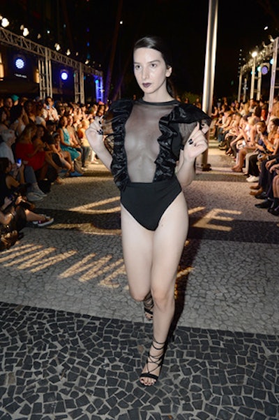 Dive Swimweek Presents Tankovitz on Lincoln Road