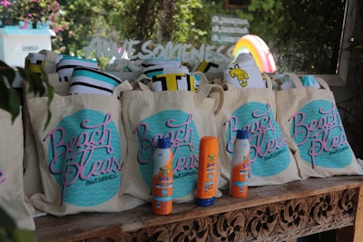 Visitors received branded tote bags with towels, sunscreen, and other summer essentials. Guests could also help themselves to a series of playful gifts, such as branded pins and stickers.