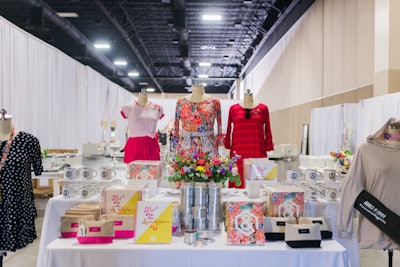 During breaks, attendees could stop by a pop-up Agnes & Dora store to see new merchandise such as notebooks, mugs, tote bags, and, of course, clothing. The product displays also featured floral arrangements.