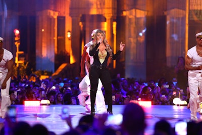 During the televised special, Mariah Carey performed her 1997 hit “Honey.” Other crowd-pleasing performers included Missy Elliott, Lil' Kim, and Fabolous.