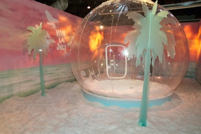 Juicy Couture’s Glacé Getaway featured a tropical vacation setting with an icy twist: a life-size snow globe, a snow-covered floor, and an icicle-decorated lifeguard chair.