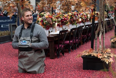 Celebrity chef Curtis Stone was on hand to turn Rockefeller Center into CranMa Thanksgiving Boot Camp. He also helped promote the OceanSpray activation on The Today Show and even enlisted bystander participation for a festive activity in the bog.