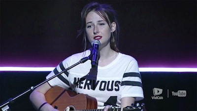 Tessa Violet's Live Acoustic Performance at Vidcon 2016