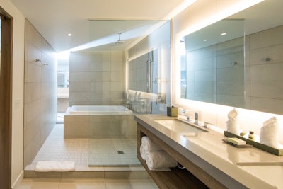 Civana Spa King Bath