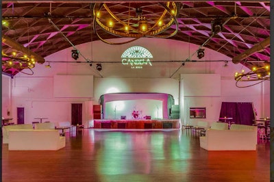A full-service venue with an Art Deco touch.