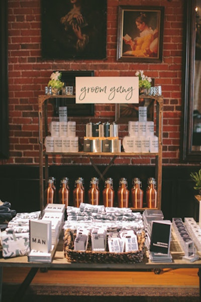 The event featured gift lounges to inspire bachelor and bachelorette parties. The “Groom Gang” lounge offered products from the new wedding line, including flasks and phone cases.