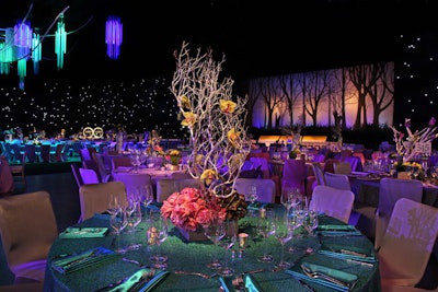 In 2013, the Emmy Awards’ Governors Ball in Los Angeles had an imaginative enchanted forest theme, produced and designed by Sequoia Productions. Decor included stylized trees and an expansive canopy of futuristic faux foliage hanging overhead. Each of the 400 tables had its own distinctive look with a dramatic flower arrangement from La Premier that included silver manzanita branches, calla lilies, roses, and orchids.
