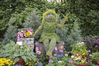 The 2015 Epcot Flower and Garden Festival in Orlando featured topiary shaped like familiar characters. In one such arrangement, a leafy Miss Piggy sat atop a suitcase, waving at passersby.