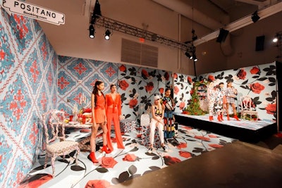 The Positano stage included a table setting with printed plates and placemats that matched the collection. Throughout the presentation, each vignette featured street marker-style signage that indicated the destination.