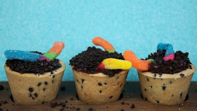 Gummy worm dirt cups; there’s nothing dirty about this deliciousness.