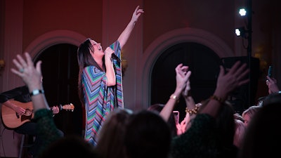 Artist & Celebrity Booking Agency AAE brought Country Singer-Songwriter Sara Evans to the Georgia Foreign Trade Conference.