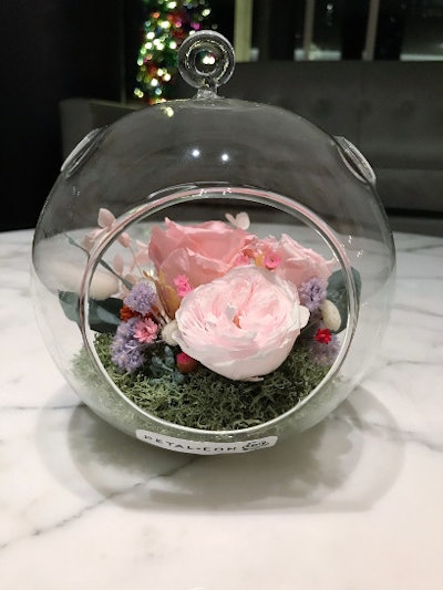 Sample Petal+Eon globe vase