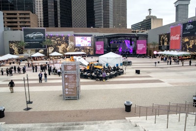 The giant Monkey Shoulder Shaker truck was placed in the middle of the square to serve as the centerpiece.