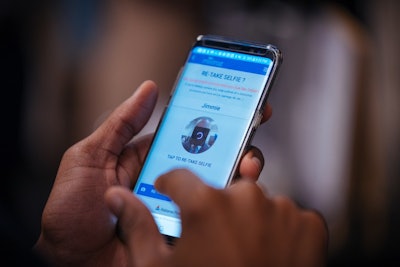 Mixtroz Selfie Screen