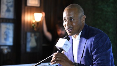 New York Knicks great John Starks comments on a tour video about bicycle racing history