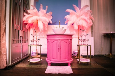 Giant ostrich plume arrangements flanked the champagne sink station.