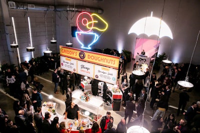 Inside the event, the central bar recreated the doughnut shop from the series. An umbrella was projected above the DJ area.
