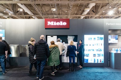 Miele staged 45-minute sit-down meals at its Miele cooking theater, with hourly performances to showcase the latest in kitchen appliances and cooking trends. Beyond the culinary experiences, Miele ambassadors demonstrated laundry innovations and handleless appliances.