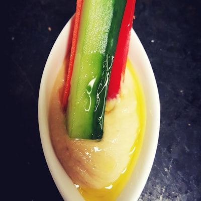 Hors d'oeuvre - Hummus with Fresh Vegetables