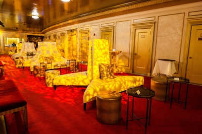 On the mezzanine level, bars, food stations, and open lounge seating awaited guests. Performers from the Joffrey ballet roamed the area as well, staging impromptu dance performances.