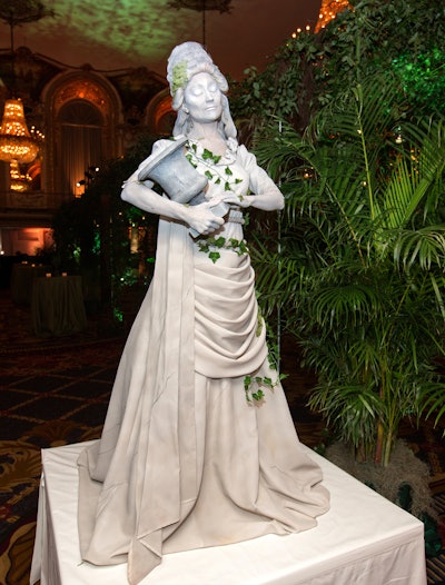Living garden statues provided by StageFactor helped bring the garden-party vibe to life.