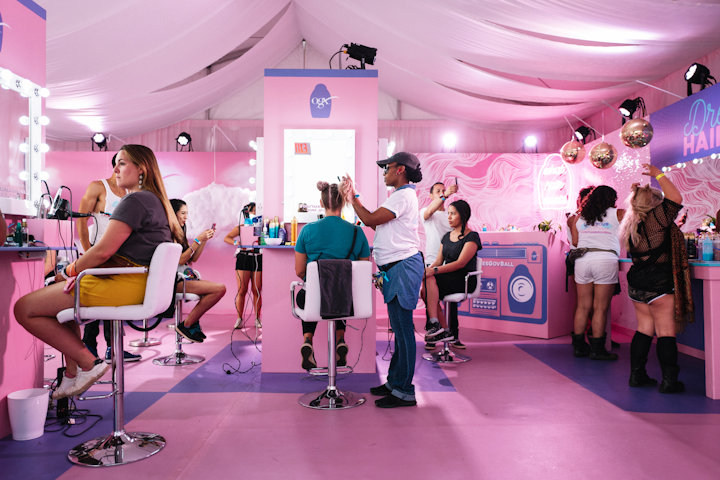 Hair care and beauty brand OGX offered attendees hairstyling and color treatments in an eye-popping pink-hued space. The activation was produced by Founders Entertainment.