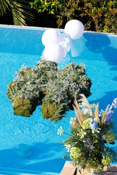 Additional design elements included a floating topiary of a hashtag.