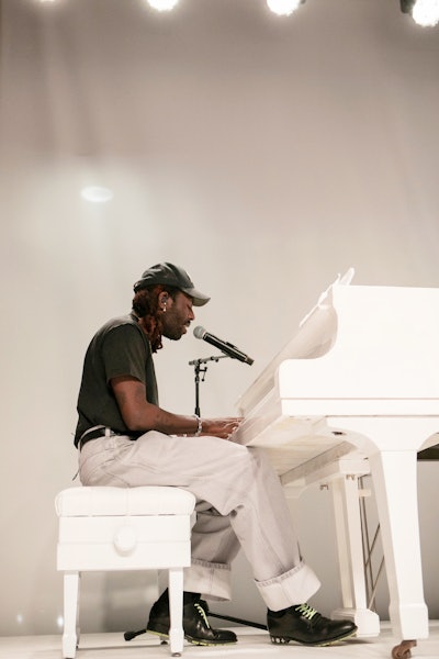 A dessert reception featured a concert by English singer-songwriter Dev Hynes at an all-white piano and stage. The artist has been a major collaborator of Abloh.