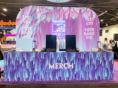 The booth also offered glitter makeovers, free MTV swag, and a merchandise station where guests could customize T-shirts and tote bags.