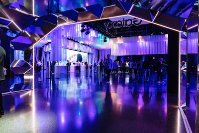 Invnt turned the atrium of the Barclays Center into a purple space, which included a ceiling installation of hundreds of flowing streamers. This space was connected to an entrance tunnel lined with faceted mirrors, taking inspiration from the design of Samsung’s new flagship stores.