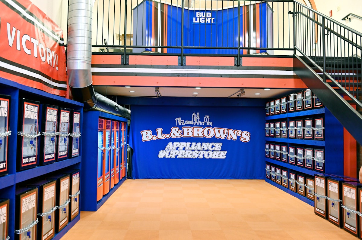 Browns fans open Bud Light fridges to celebrate a win with free beer 