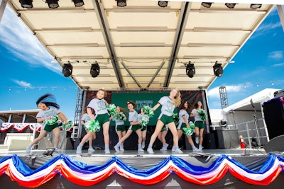The fair included on-stage entertainment from cheerleaders, who performed to 1980s hits while wearing Hawkins High School uniforms. Other entertainment included 1980s cover bands, magicians, and food-eating contests.