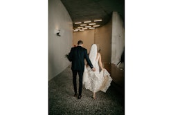 Bride and Groom, Dana & Matt, heading to the event space; Photo: Pablo Laguia