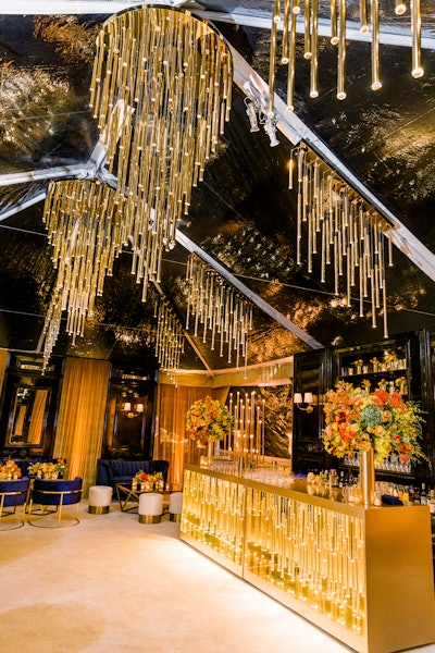 Warner Bros.’ Oscars party, designed and produced by JOWY Productions, featured an eye-catching array of golden chandeliers and other hanging light fixtures.