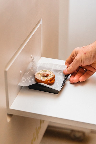 From the dessert ATM—a major hit at the event—guests received desserts such as miniature donuts.