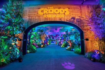 To celebrate its new movie The Croods: A New Age, Universal Pictures and DreamWorks Animation tapped Los Angeles-based production agency 15/40 to create an immersive drive-thru experience and screening that transported guests into the film’s whimsical world.